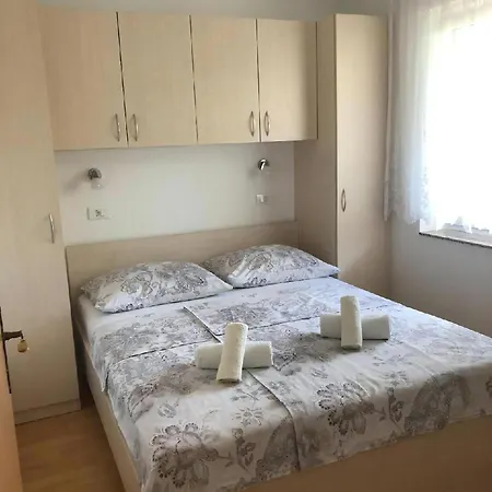 Apartment In Mit Grill